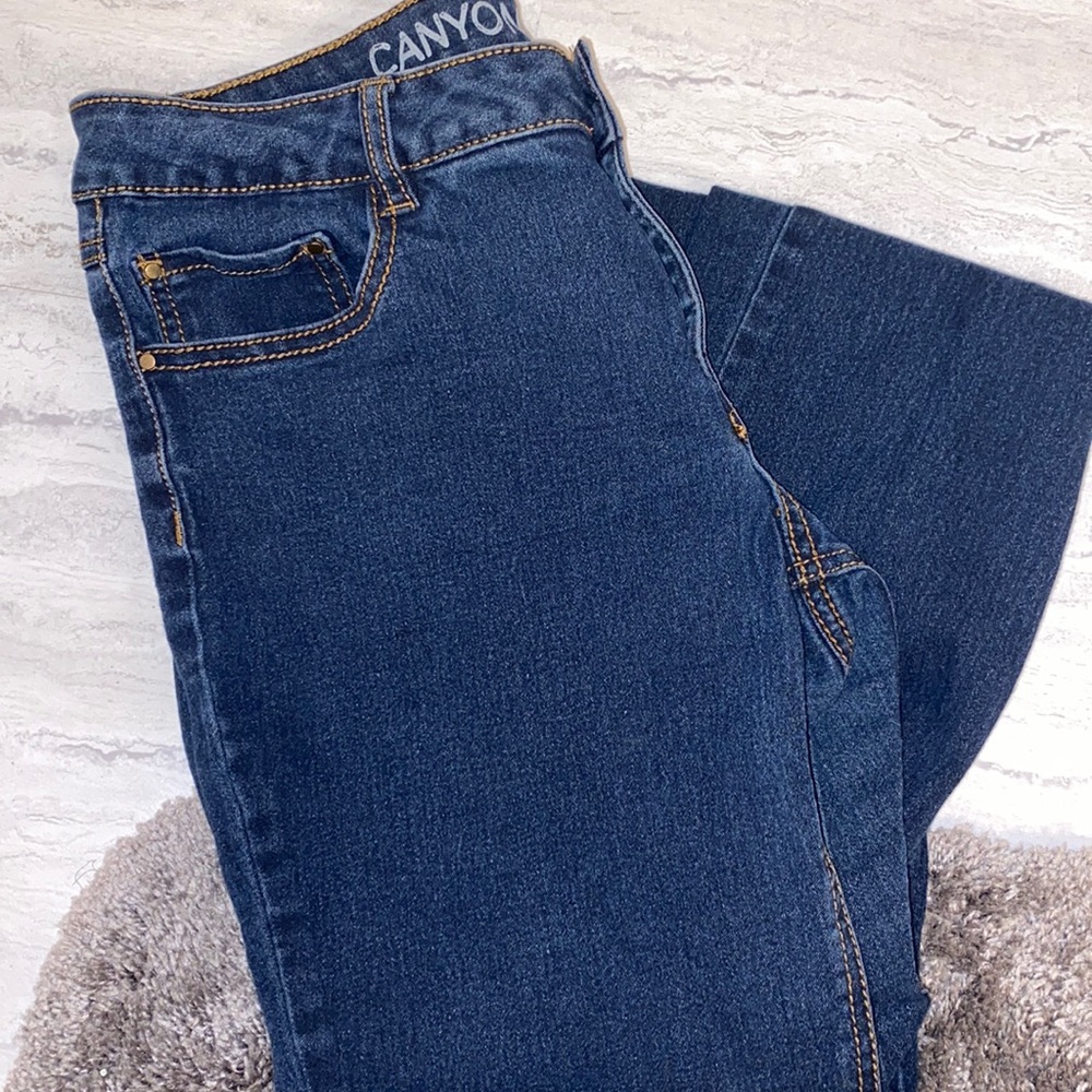 Navy blue skinny jeans.